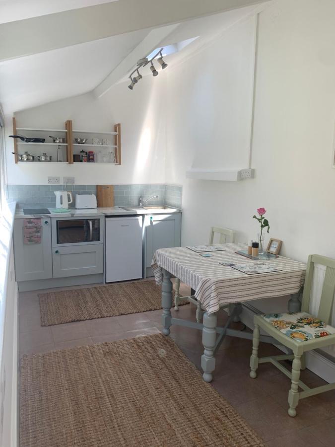 Puffin. Comfortable Annexe Central ファルマス エクステリア 写真